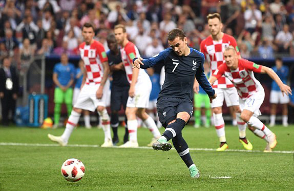 Đêm của những “kèo trái”